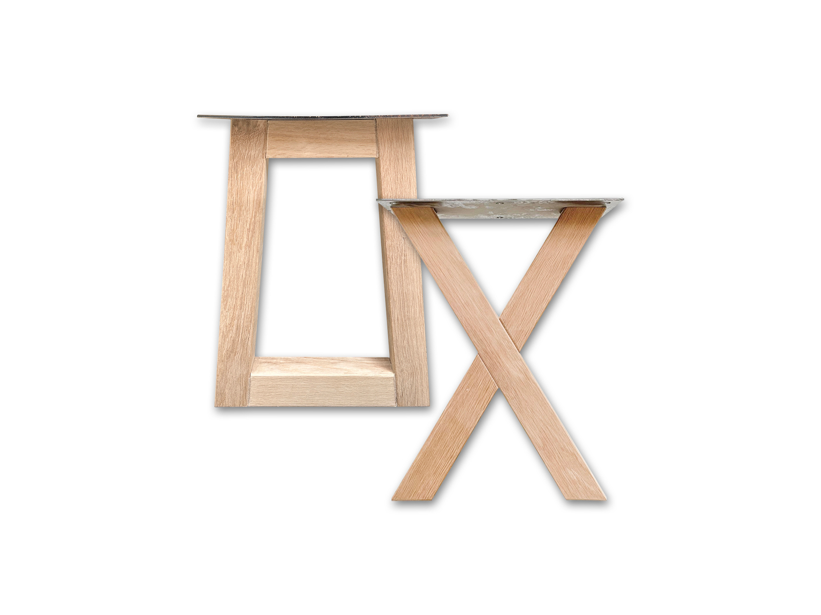 trapezepoot en x-poot bankje eiken tegen een witte achtergrond